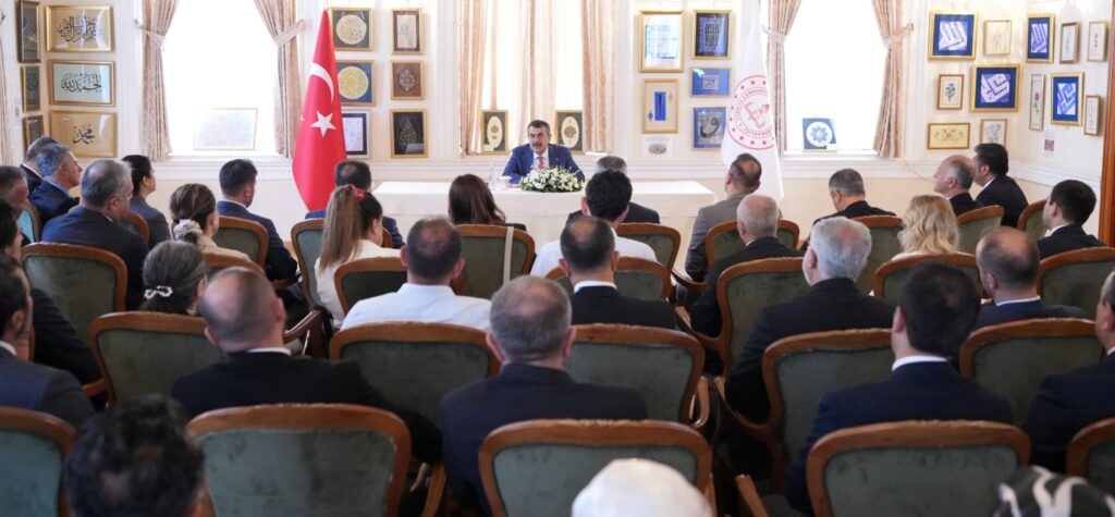 MEB Bakanı Okul Müdürleriyle Buluştu – Buluşmada Müdürler Bakandan Hiçbir Şey İstemediler!