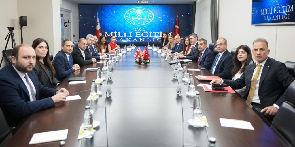 BAKAN TEKİN; GÜRCİSTAN EĞİTİM, BİLİM VE GENÇLİK BAKANI MİKANADZE İLE BİR ARAYA GELDİ